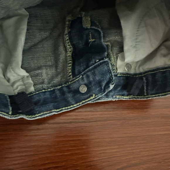 Gap Blue Denim Dragonfly Embroidery Stretch Bermuda Rolled Shorts Size 8 Girls - Picture 7 of 10